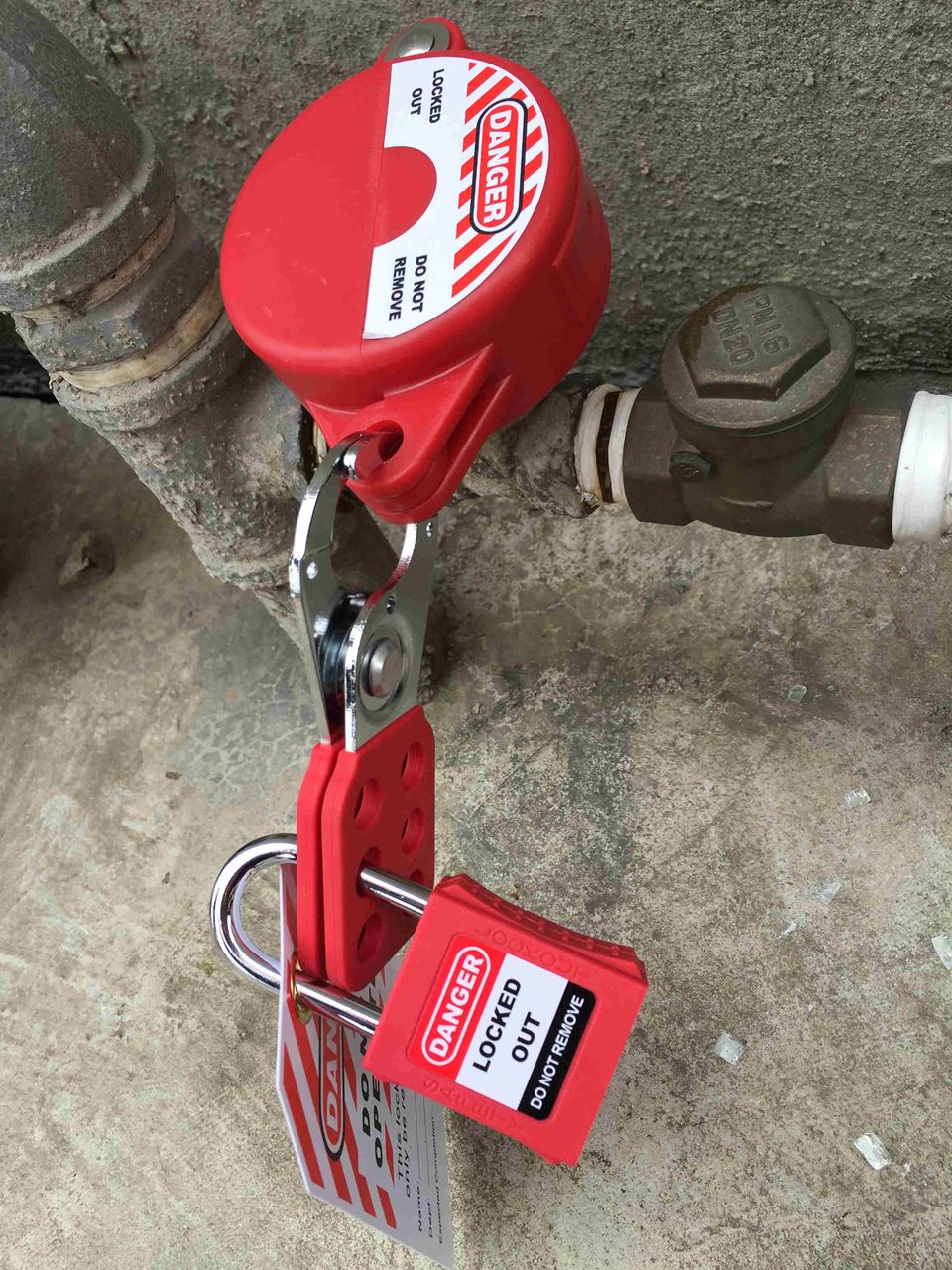 Picture of Clamshell Gate Valve Lockouts