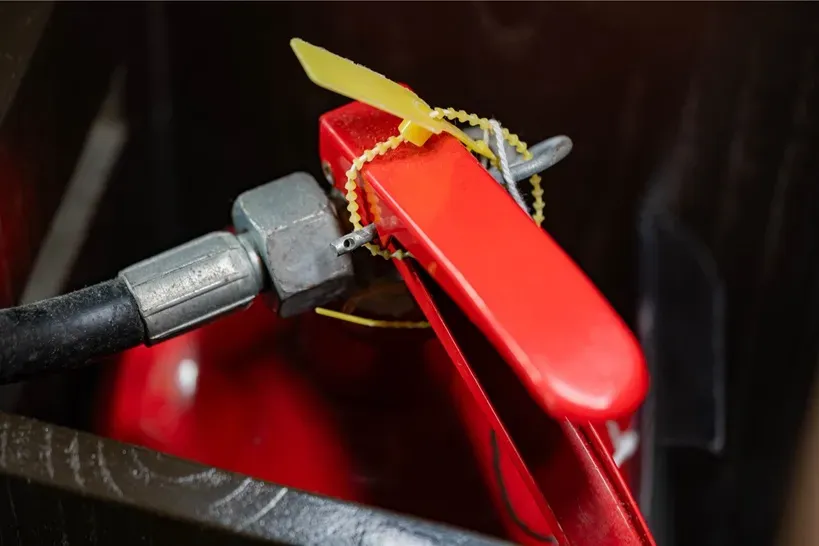 How Do Cable Seals Work: A Guide to Cable Security Seals | Universeal UK